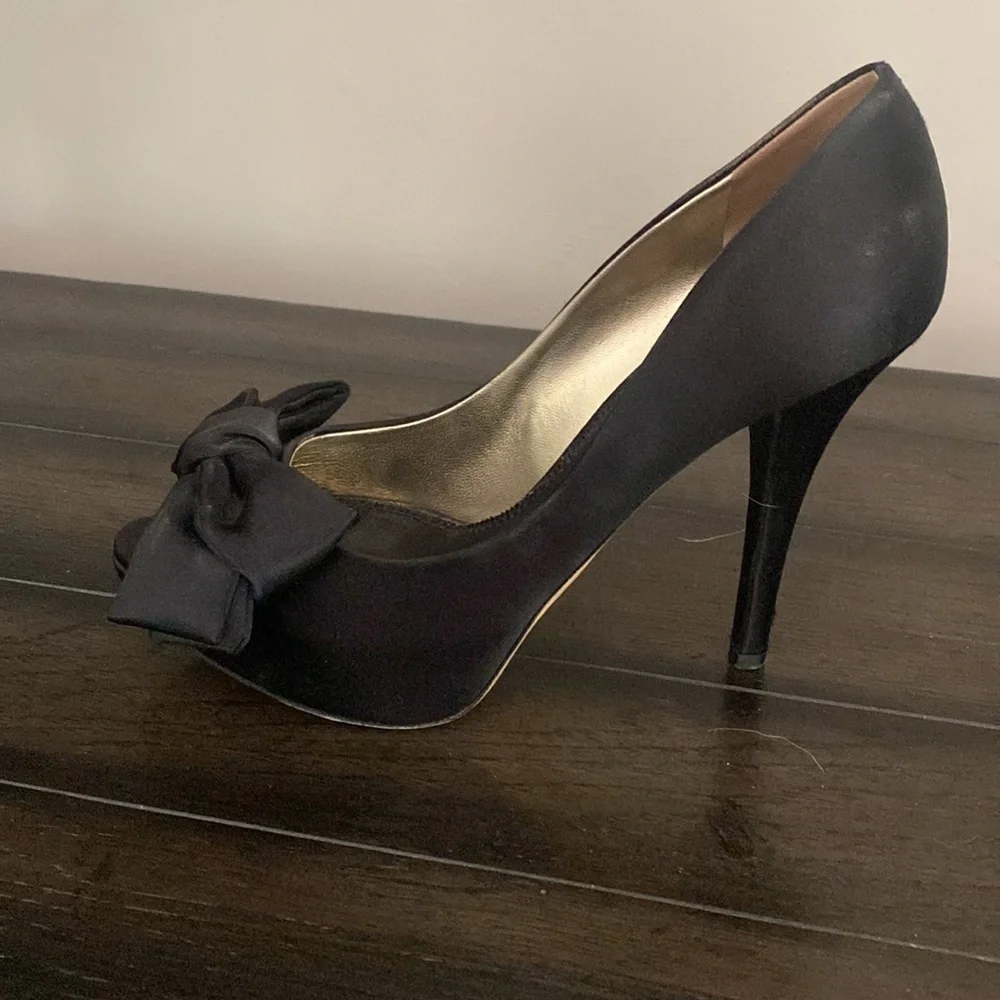 Dolce & Gabbana Black Heels with Elegant Bow - Picture 6 of 12
